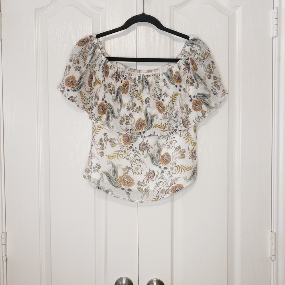 Socialite Woman’s Floral Top size Small